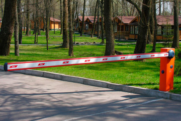 Установка шлагбаумов в ЖК "Солнечный"